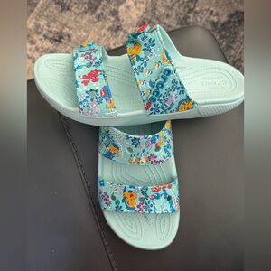 Little mermaid crocs with 3 charms